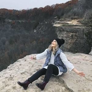 Meet your Posher, Julia